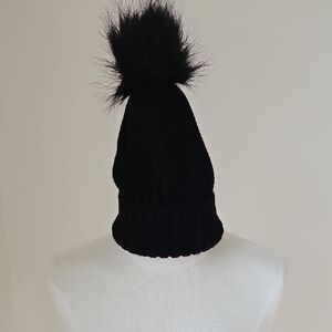 Aritzia Auxilary Black Knit Pom Pom Beanie